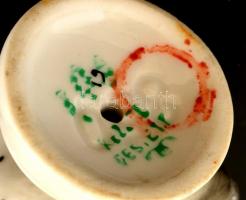 Hollóházi gyöngytyúk, kézzel festett, jelzett, apró kopásokkal, m: 6 cm