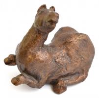 Jelzés nélkül: Fekvő ló. Bronz, m: 14,5 cm