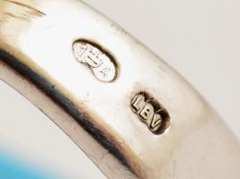 Ezüst(Ag) gyűrű, kék kővel, jelzett, méret: 51, bruttó: 7,4 g