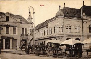 1911 Léva, Levice; Lang Központi Kávéháza, piac árusokkal, Barsmegyei Népbank, Borcsányi és Csernák és Kovács üzlete / cafe, bank, market with vendors, shops