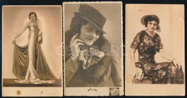 cca 1930-1940 Divatos hölgyek műtermi portréi, 3 db fotólap, sérüléssel, Ruzicskai és Gisser debreceni fotósoktól, 13×8 cm