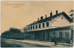 1909 Beregszász, Berehove; Pályaudvar, vasútállomás, vagonok. W. L. 1939. Kiadja Auer K. és Kovács K. / Bahnhof / railway station, wagons (EK)