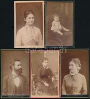 cca 1900 Keményhátú műtermi fotók, 5 db, Kohaut budapesti műterméből, 11×6,5 cm