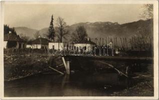 Gyergyótölgyes, Tölgyes, Tulghes; fahíd épületromokkal / wooden bridge with destroyed buildings ruins. photo