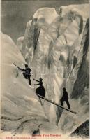 Traversée dune Crevasse / Winter sport, mountain climbers
