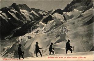 Eismeer mit Blick auf Schreckhorn / Winter sport, mountain climbers