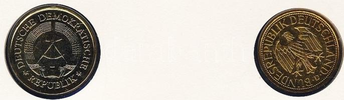 NSZK 1990. 1M aranyozva + NDK 1972. 1M aranyozva érmés, bélyeges borítékon T:2 Ismertetővel!