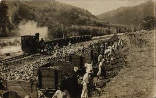 ~1915 Budapest környéke, erdei vasút építés közben kisvasúti mozdonnyal és munkásokkal / forest narrow gauge railway line construction with workes and locomotive. photo (EK)