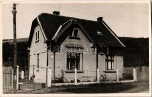 1942 Kassa, Kosice; Csermelyvölgyi utca 44. szám alatti ház / villa. photo