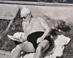 Procopius Béla (1868-1945) numizmatikus fürdőruhás fotója (88x106mm) / Photo of Béla Procopius (1868...