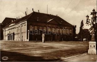 Budapest I. Szent György tér, Miniszterelnöki palota, hirdetőoszlop. Csiky Foto