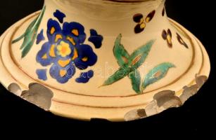 cca 1900 Schütz Cilli díszkancsó, kézzel festett, jelzett, apró kopásokkal, a talpán lepattanásokkal...