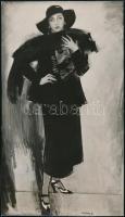 Vegyes fotó tétel: cca 1910 hölgy portréja, keményhátú fotó Pobuda Károly műterméből; kislány cicákkal, nagyméretű jelzetlen fotó; Vaszary-festményről készült fénykép; összesen 3 db, különböző méretben