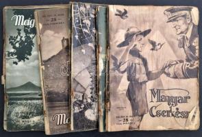 1938-1944 Magyar Cserkész kb. 70-80 db száma. Nagyrészt, szakadt, sérült, hiányos borítókkal, vagy b...
