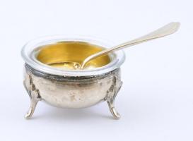 Ezüst (Ag.) háromlábas fűszertartók kis kanalakkal( 3-3 db), üveg betéttel (4db) egyiken nagyon apró...