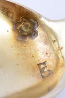 Ezüst (Ag.) háromlábas fűszertartók kis kanalakkal( 3-3 db), üveg betéttel (4db) egyiken nagyon apró...