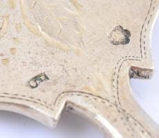 Ezüst (Ag.) tortalapát és kés, jelzett, vésett virág mintával, h: 20 és 20,5 cm, nettó összesen: 118...