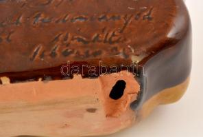 Schéner Mihály (1923-2009): Tényér formájú butykos, mázas kerámia, alján lepattanással, jelzett 18×1...