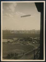 1931. március 29. Budapest, Kinszki Imre (1901-1945) budapesti fotóművész által feliratozott vintage fotó (Zugló, zeppelin), 8,5x6,2 cm