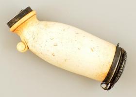 Régi cserép pipa, ezüst (Ag.) szerelékkel, jelzett, apró kopásokkal, h: 13,5 cm