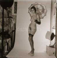 cca 1976 Pucérsága története, szolidan erotikus felvételek, 13 db vintage negatív + 1 db vintage fot...