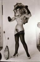 cca 1970 Ébren álmodók, szolidan erotikus felvételek, 13 db vintage negatív + 1 db vintage fotó, ame...