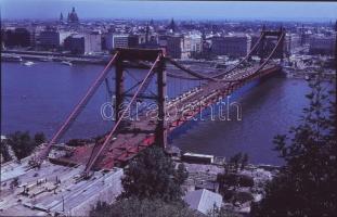 cca 1964 Budapest, az új Erzsébet híd építéséről készült. professzionális minőségű színes dia, 6x9 cm