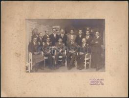 cca 1926 Fuchs József budapesti asztalosmester és alkalmazottai, továbbá Fuchs J. József bútorgyárának alkalmazottjai, 2 db vintage fotó, 11,5x17 cm és 17x23 cm, karton 20,5x27 cm