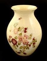 Zsolnay csipkebogyó mintás váza, kézzel festett, jelzett, apró kopásnyomokkal, m: 13 cm