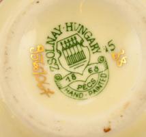 Zsolnay csipkebogyó mintás váza, kézzel festett, jelzett, apró kopásnyomokkal, m: 13 cm