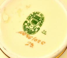 Zsolnay pillangó mintás váza, kézzel festett, jelzett, apró kopásnyomokkal, m: 15 cm