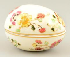 Zsolnay pillangó mintás tojás alakú dobozka, kézzel festett, jelzett, apró kopásnyomokkal, m: 8 cm, h: 11 cm
