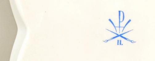 Herendi madár mintás tálka, kézzel festett, jelzett, apró kopás nyomokkal, 13,5×9 cm