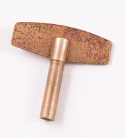 Szemét mozgató kalapos úr. Vas öntvény, mechanikus asztali óra, porcelán számlappal, működő, jó álla...