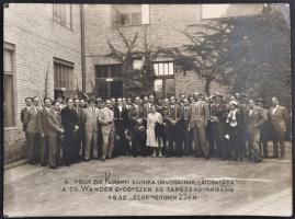 1932 A Korányi klinika orvosainak látogatása a Dr. Wander gyógyszer és tápszergyárban 24x17 cm