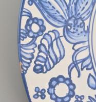 Múzeumi replika kerámia tál, kézzel festett, jelzett, lepattanással, d: 31,5 cm