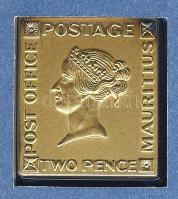 NSZK 1992. "Kék Mauritius" bélyeg formájú Ag emlékérem aranyozva érmés, bélyeges borítékon...