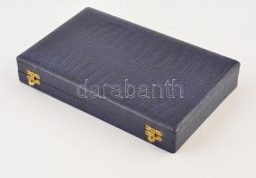 Rózsa díszítésű, jelzett szúróvilla, haboskanál készlet díszdobozban 71g