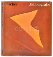 Klaus Fischer: Aktfotografie. VEB Fotokinoverlag, 1980. Vászonkötésben,papír védőborítóval, jó állapotban.