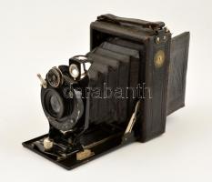 Contessa-Nettel Suevia fényképezőgép Nettar-Anastigmat f:6,3 F=10,5 cm objektívvel, a sín kicsit szo...