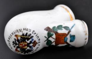 cca 1917 "Erinnerung an den Weltkrieg 1914-1917(!)", feliratos, osztrák császári címerrel díszített porcelán pipafej, kézzel festett, jelzett, kopásokkal, 6×5×3 cm