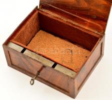 Régi pénzkazetta, "Ő Felsége személye körüli ministerium Lelt. sz. 809." feliratos tábláva...