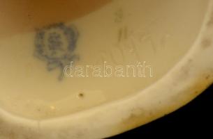 Jelzett puttó büszt, kézzel festett, kopás nyomokkal, m: 17 cm