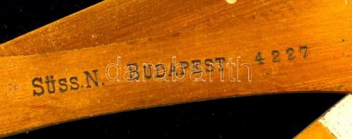 Vonalzó eredeti dobozában