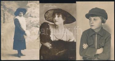 cca 1900-1935 6 db kalap- és sapkadivatot bemutató fotó, 9×11 és 9×14 cm közötti méretekben