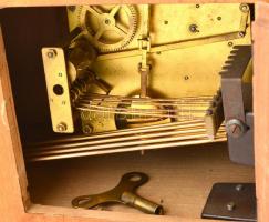 cca 1950 Junghans, Lauffer, 8 napos, ingajáratos asztali óra. Negyedütős, Westminster dallamot játsz...