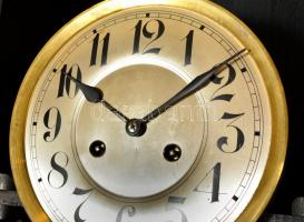 Felesütős ingajáratos falióra működő, jó állapotban üvegezett fa tokkal 77 cm