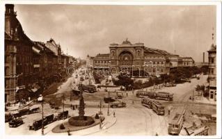 Budapest VII. Baross tér, Keleti pályaudvar, villamosok, bank, teherautó, autómobilok