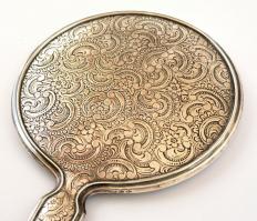 Ezüst (Ag.) borítású kézitükör, jelzett, 25×13 cm, apró hibával, bruttó: 246 g
