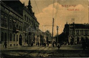 1907 Miskolc, Hunyadi utca, bor, sör és pálinka mérés, piac árusokkal. W.L. 1058. (EK)